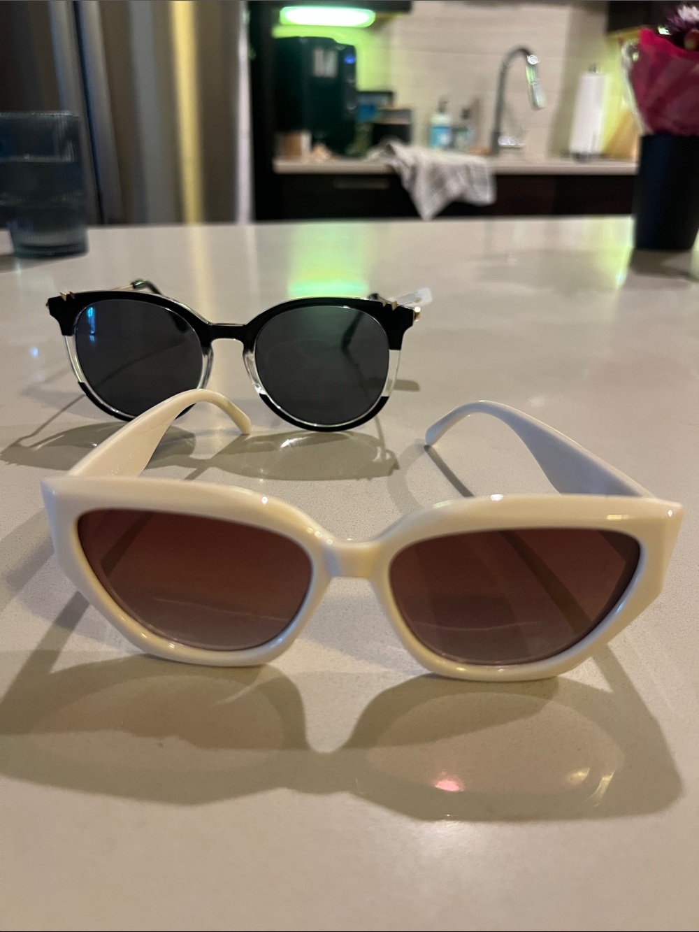 Pair of Retro Cat Eye Sunglasses - Cream + Black